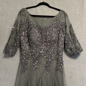 JJs House Mother of the Bride Dress Beaded Applique Lace Tulle Skirt Size 2 Gray